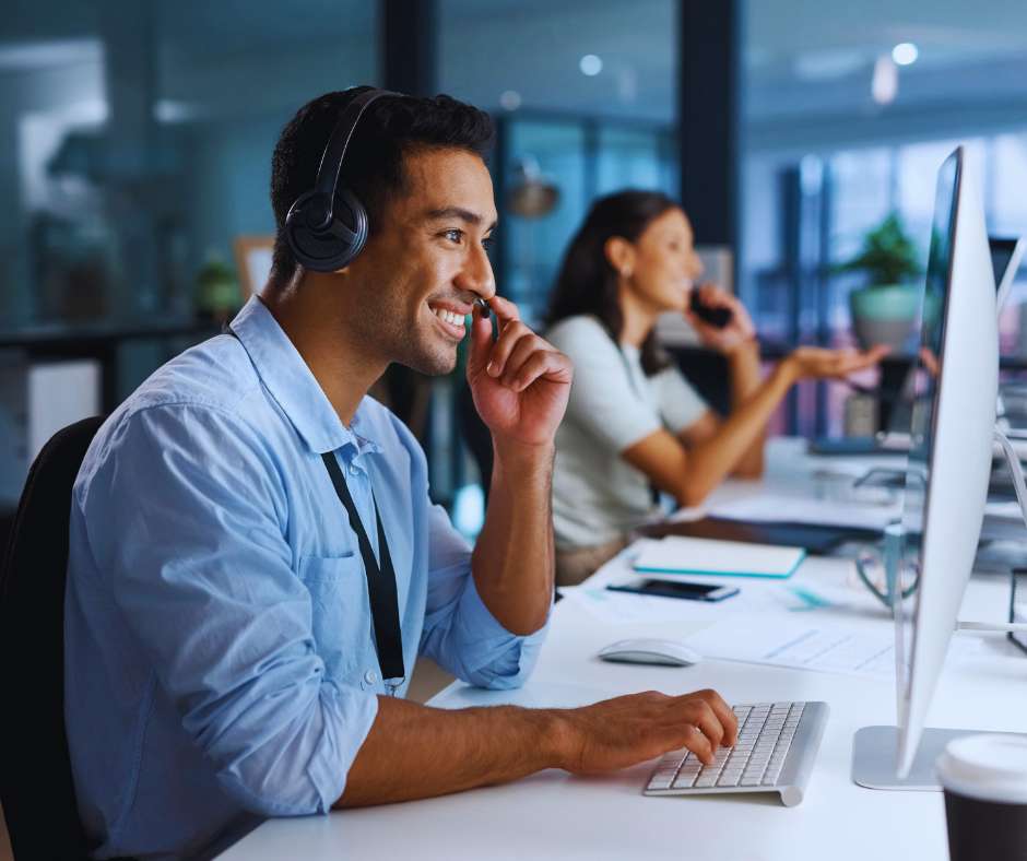 a customer support talking to a client